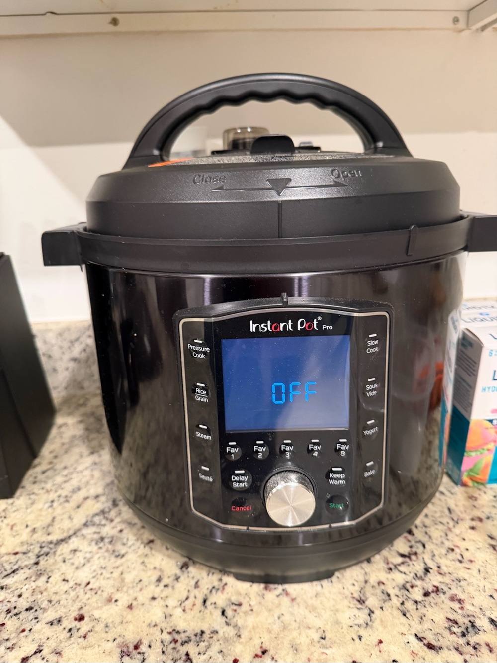 Instant Pot Pro Multi‑Cooker in Black 8 Qt